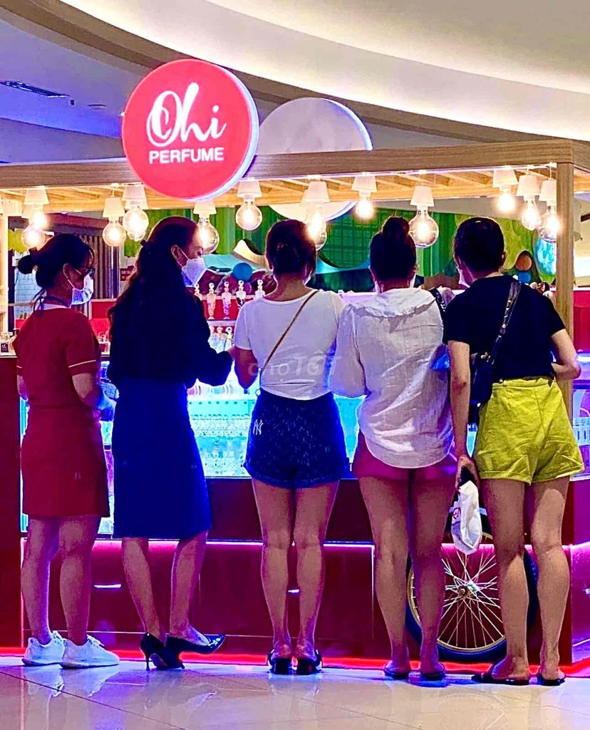 Nhân viên bán nước hoa Aeon mall