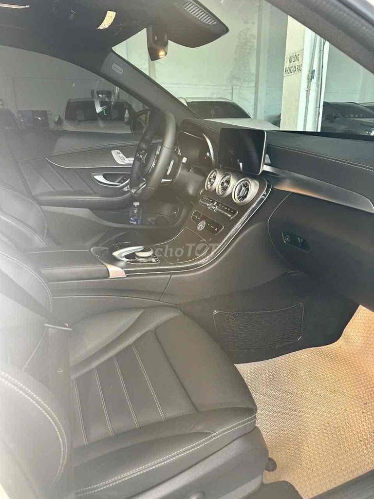 Mercedes-Benz C300 Trắng 5 chổ. Mua bán Ô tô tại Quận 12 Tp Hồ Chí Minh được đăng bởi Ngân hình 8
