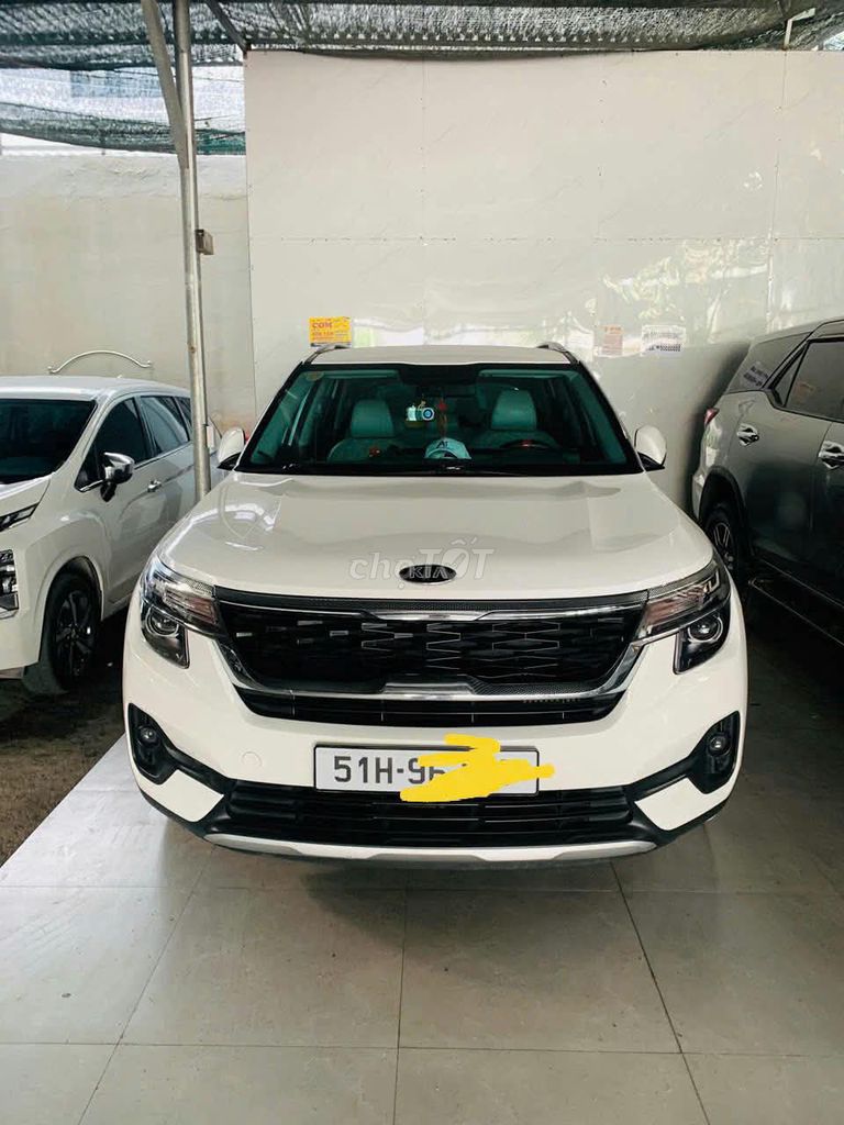KIA SELTOS 2021 Белый 53000 км