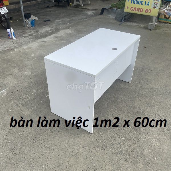 bàn làm việc trắng 1m2,bàn có vách che cá nhân