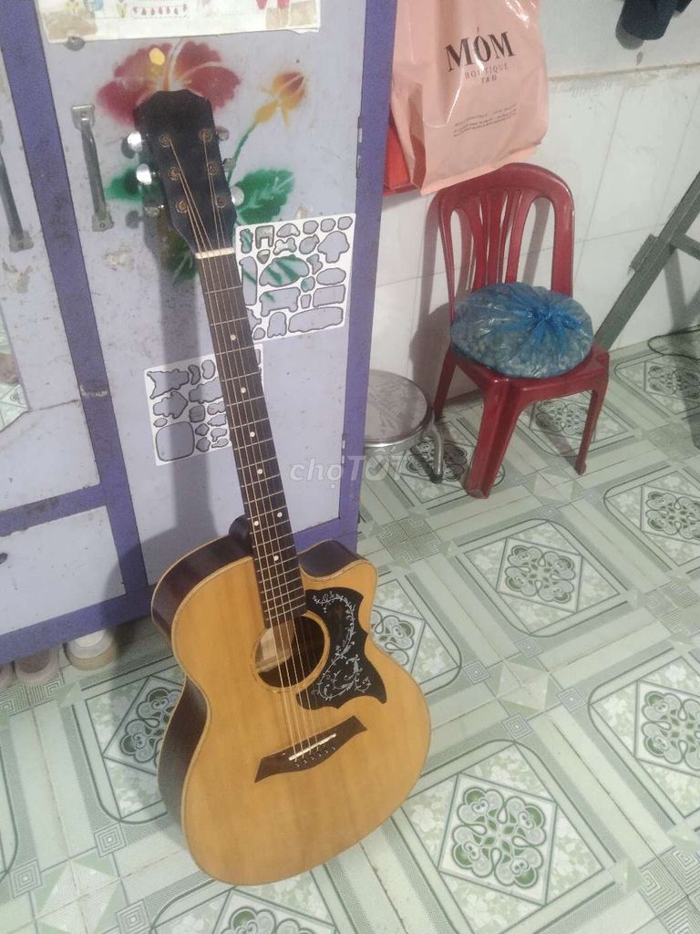 Guitar acoustic