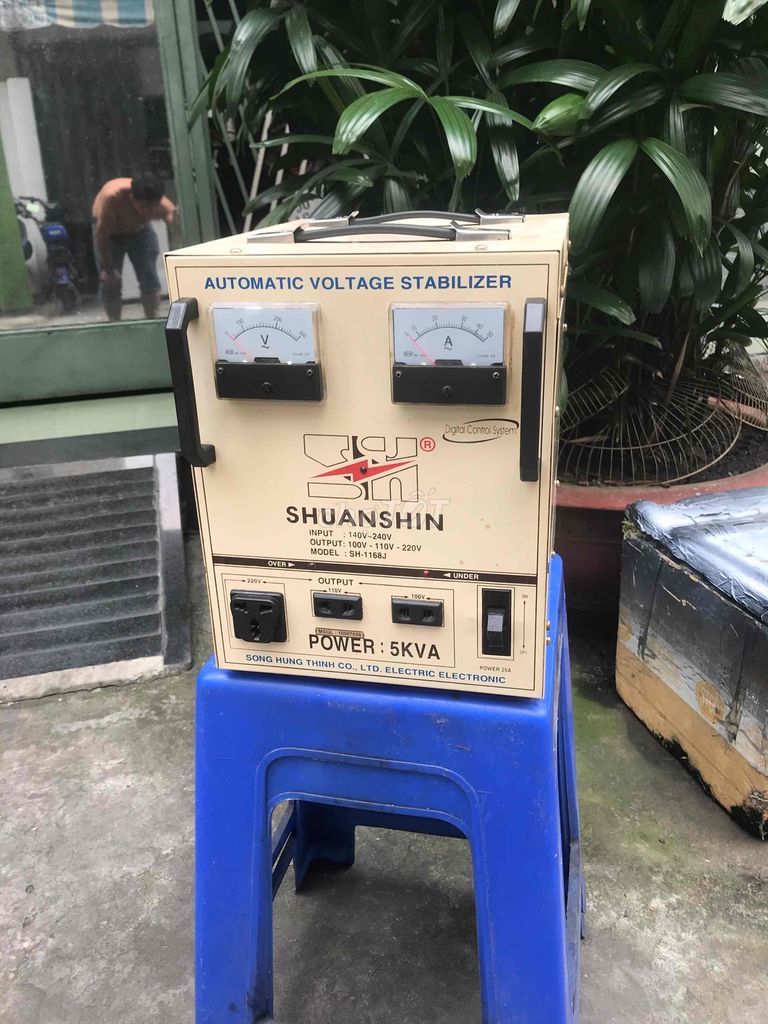 ổn áp 5KVA chính hãng zin đẹp ra 100-110-220v