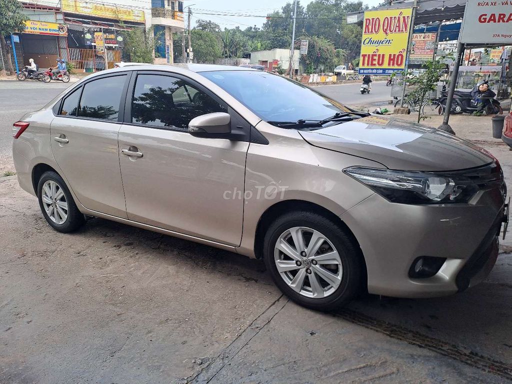 Toyota Vios 2014 автоматическая КПП, песочно-желтый