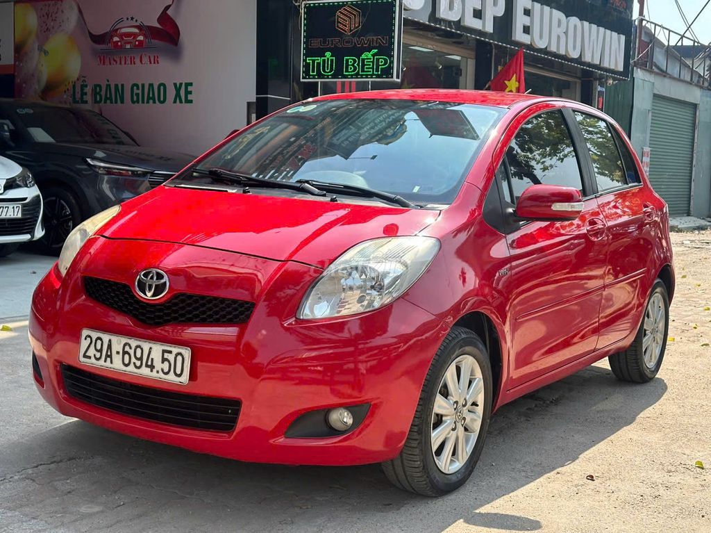 Toyota Yaris 2013 - 100000 km