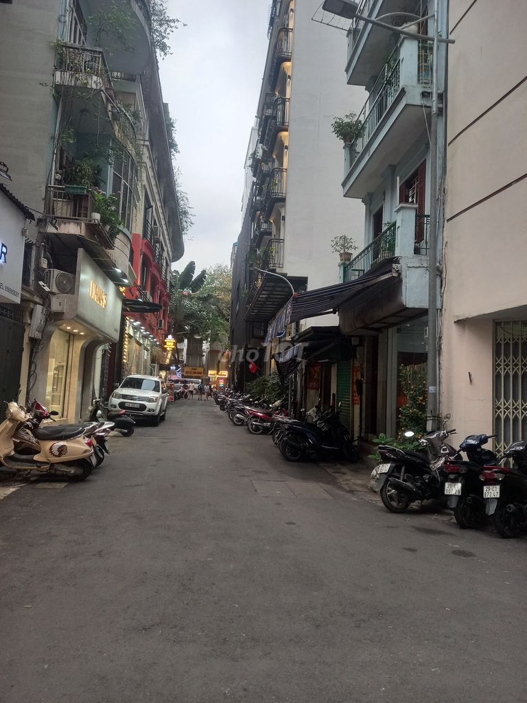 Cho thuê mặt bằng phố Hội Vũ, quận Hoàn Kiếm.