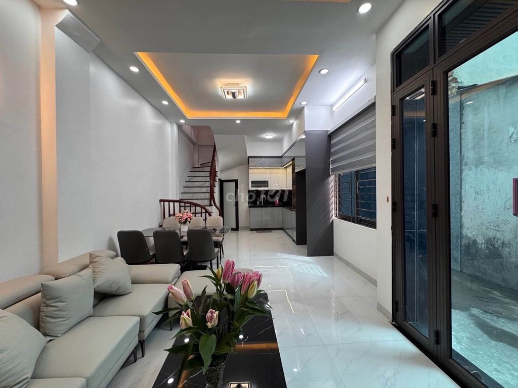 Bán nhà Kim Đồng, 37-40m2, 5 tầng, mặt tiền 9m, nội thất tiền tỷ