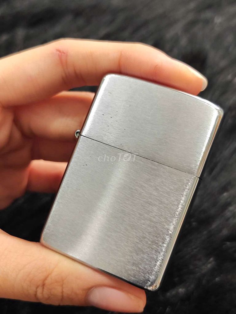 Zippo 1981 còn rất đẹp