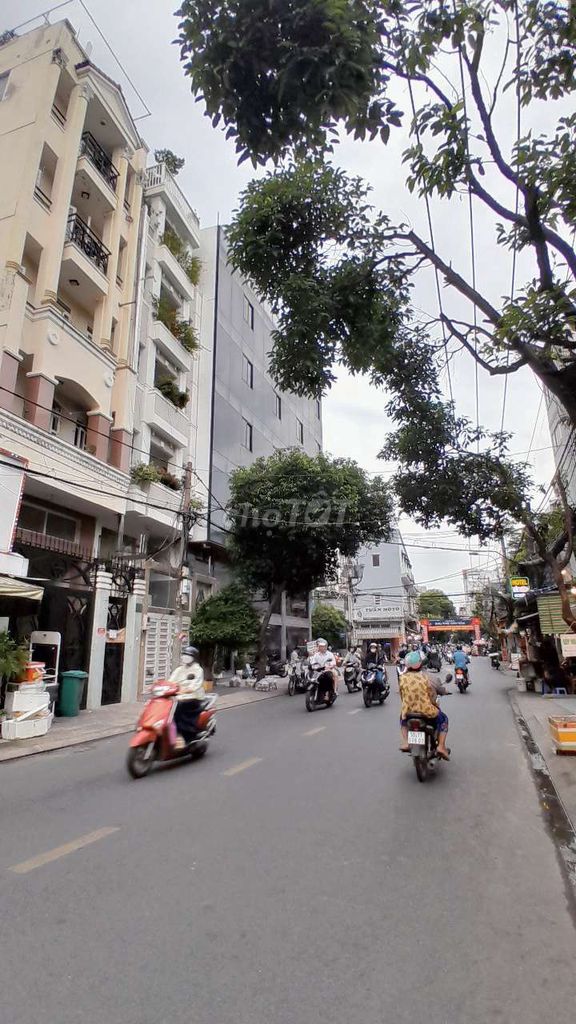 Дом 57 Nguyen Minh Hoang 5x17м, 5 этажей, торг