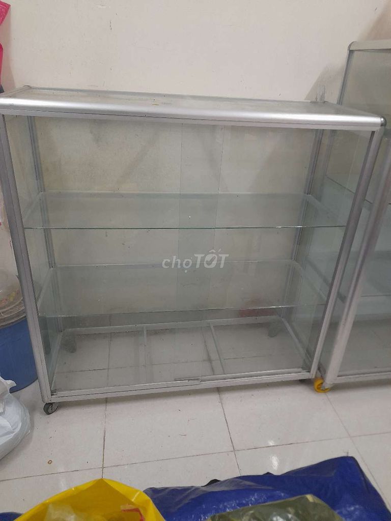 Tủ kính Kính Nhôm Bạc. Mua bán Tủ, kệ gia đình tại Quận Bình Thuỷ Cần Thơ được đăng bởi Thi Đan hình 1