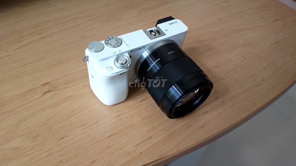 Sony A6000 màu trắng + lens 50mm F1.8