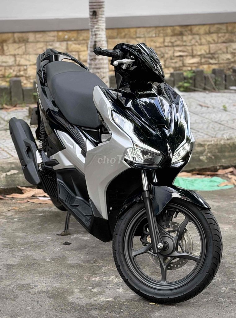 Honda AirBlade 4val 125 T12/2024, чёрный глянец серебро