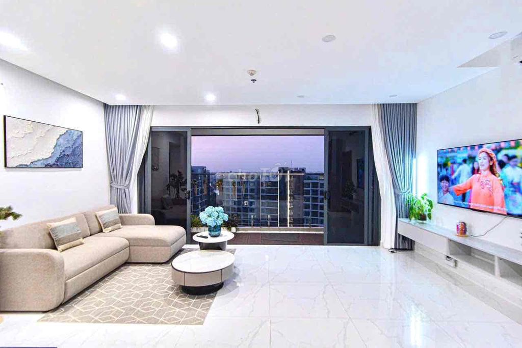 Cho thuê căn hộ 3PN Diamond Alnata Plus 117m2