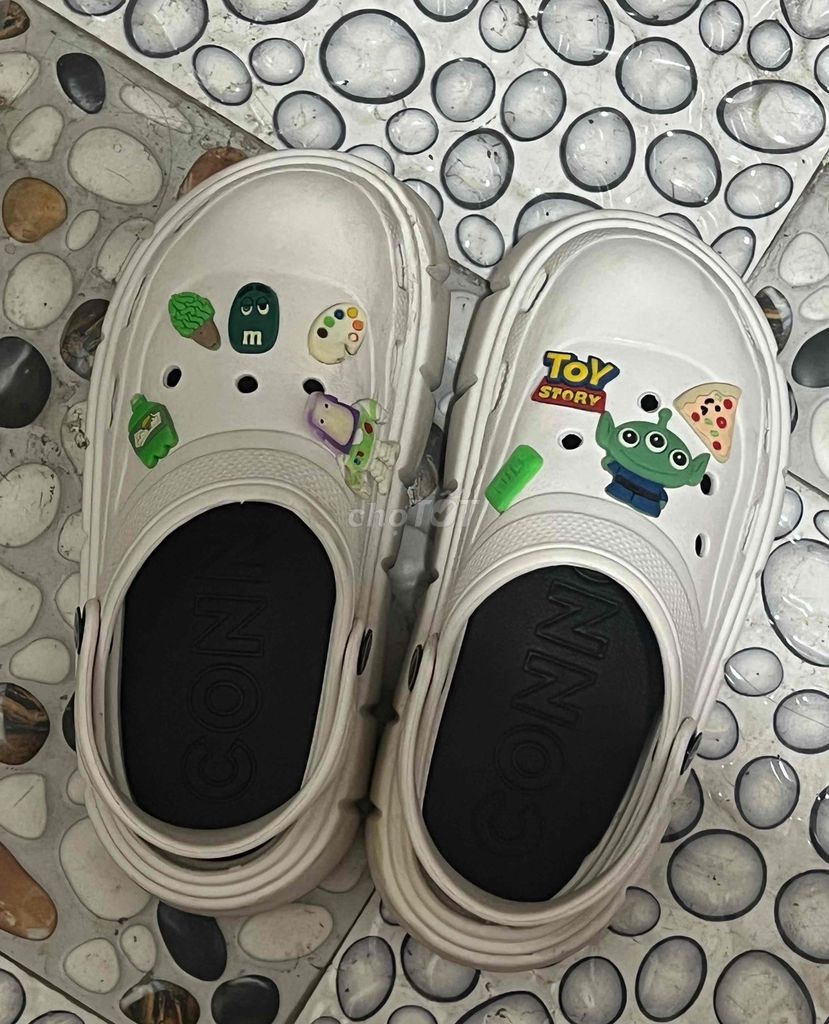 pass gấp crocs