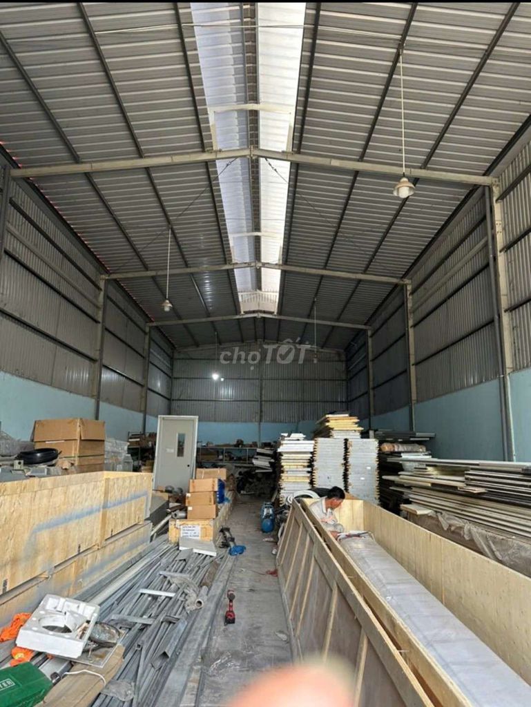 Cho thuê 300m2 nhà kho Phú Tân, Thủ Dầu Một