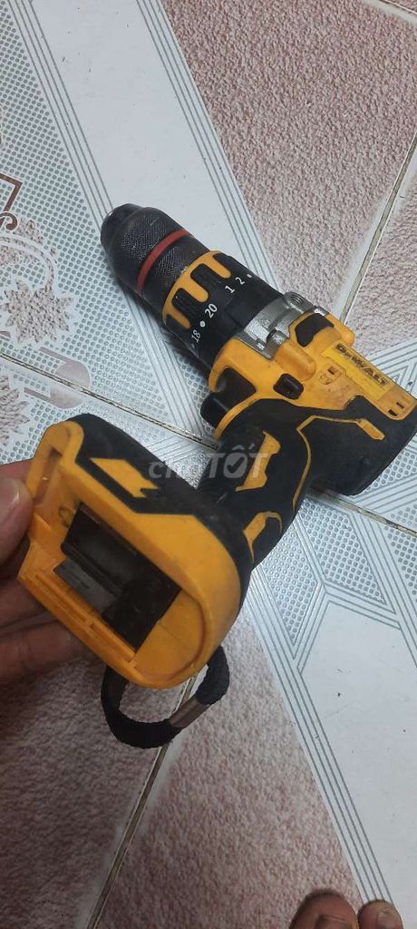 Máy khoan pin Dewalt Vàng, Đen. Mua bán Đồ chuyên dụng, Giống nuôi trồng tại Huyện Văn Lâm Hưng Yên được đăng bởi Trần thị hồng hình 1