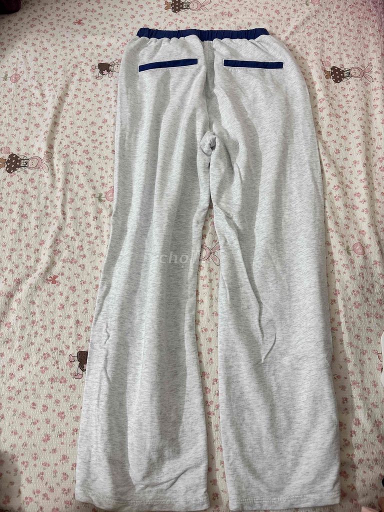 Quần xám dáng suông size s. Mua bán Quần áo tại Huyện Phúc Thọ Hà Nội được đăng bởi Thu Trang Nguyễn hình 1