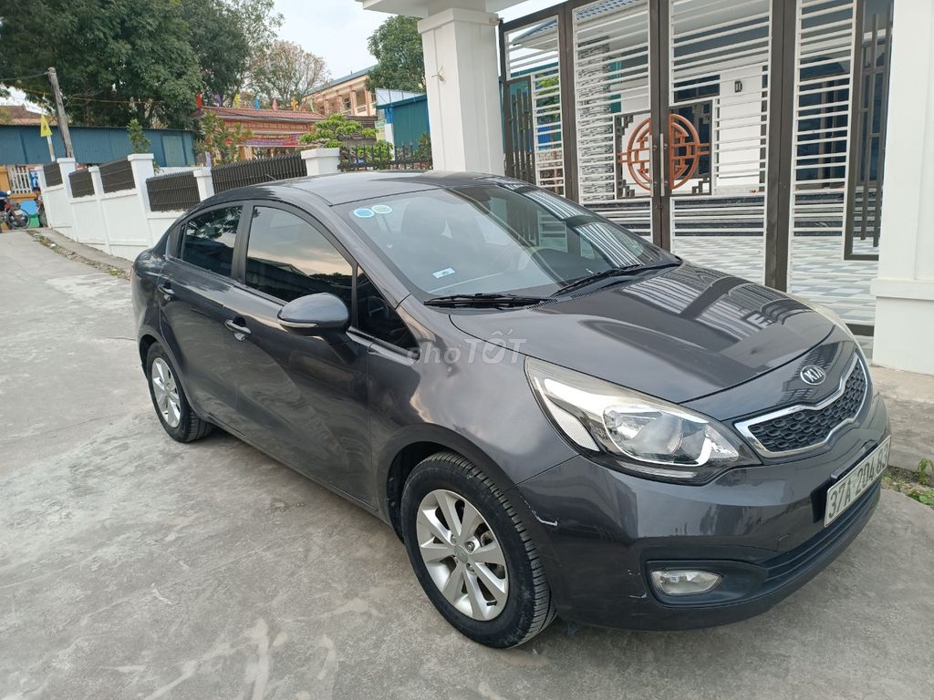 Xe sản suất năm 2014, đăng ký 2015, mua mới. Mua bán Ô tô tại Thị xã Hoàng Mai Nghệ An được đăng bởi Ngô tiến nghĩa hình 1