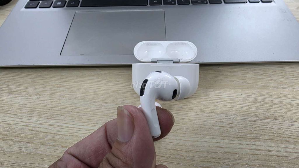 Tai nghe Apple AirPods Pro 3 Trắng. Mua bán Tivi, Âm thanh tại Quận Ninh Kiều Cần Thơ được đăng bởi Võ Minh Thành hình 1