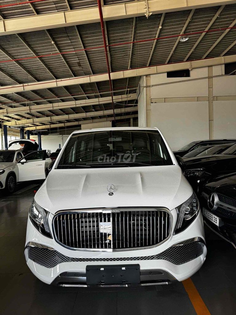 Mercedes Benz V  Maybach lướt nhẹ 50km