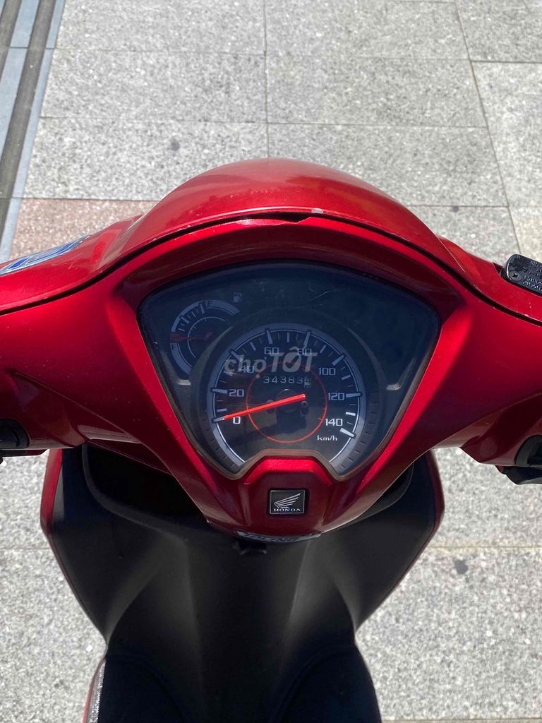 Honda Vision 2015 màu Đỏ. Mua bán Xe máy tại Thành phố Đà Lạt Lâm Đồng được đăng bởi Đạt hình 6