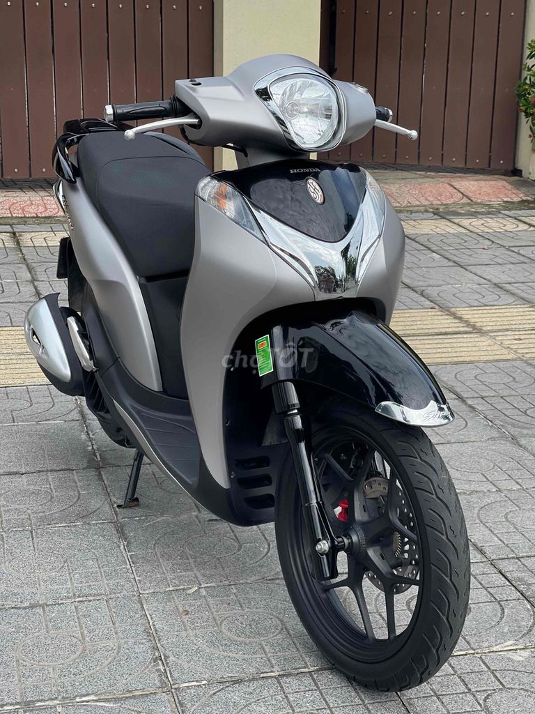 Honda SH Mode с ABS 2020, популярный матовый серо-серебристый цвет, спортивный черный