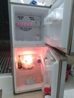 Tủ lạnh đang sử dụng tốt. Tiết kiệm điện