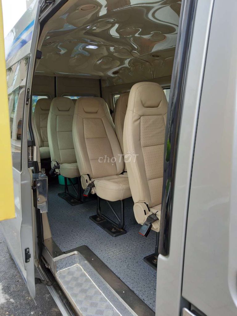 Ford transit 16-местный серебристый