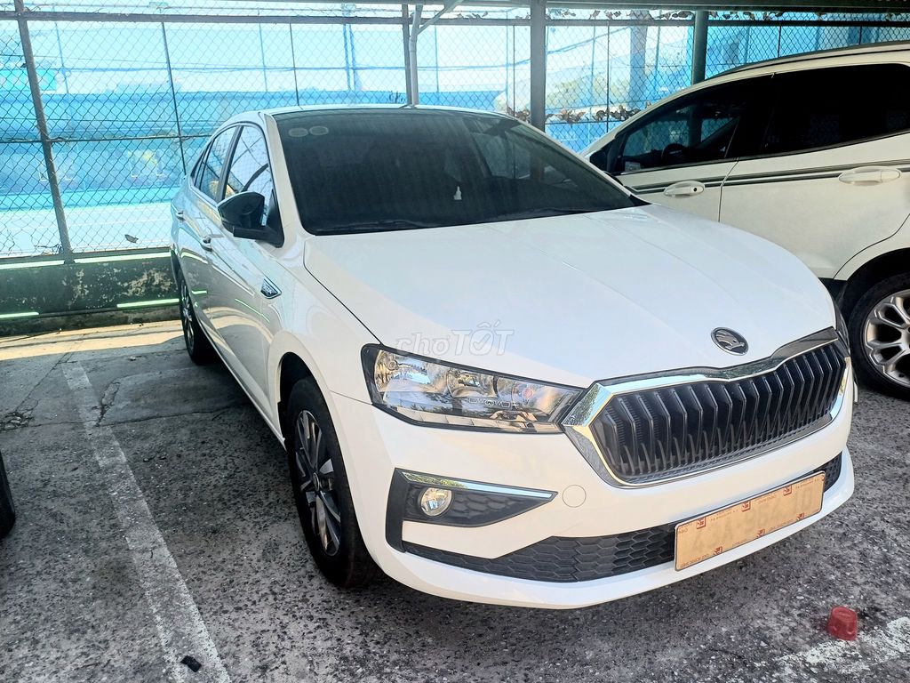 Шкода Славия Амбиция 1.0 TSI белая 15,005 км