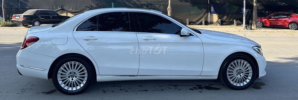 Mercedes-Benz C250 Exclusive 2016 màu trắng. Mua bán Ô tô tại Quận Thanh Xuân Hà Nội được đăng bởi Nguyễn Tuấn Hoàng hình 4