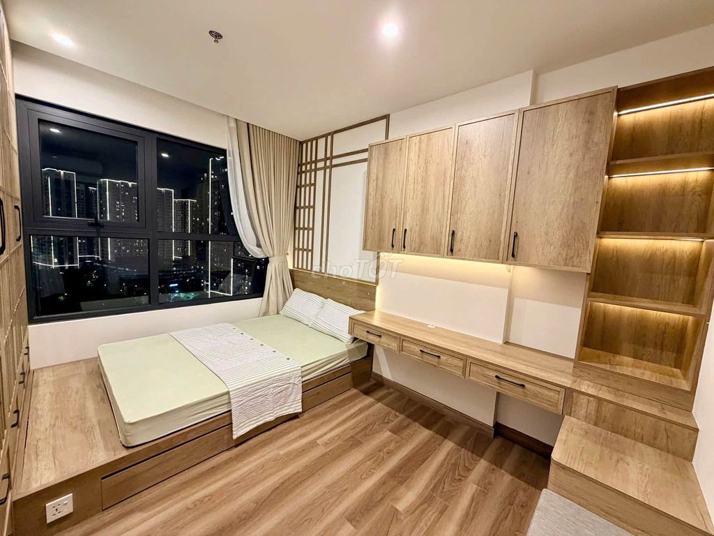 Трехкомнатная квартира с мебелью в Vinhomes Ocean Park