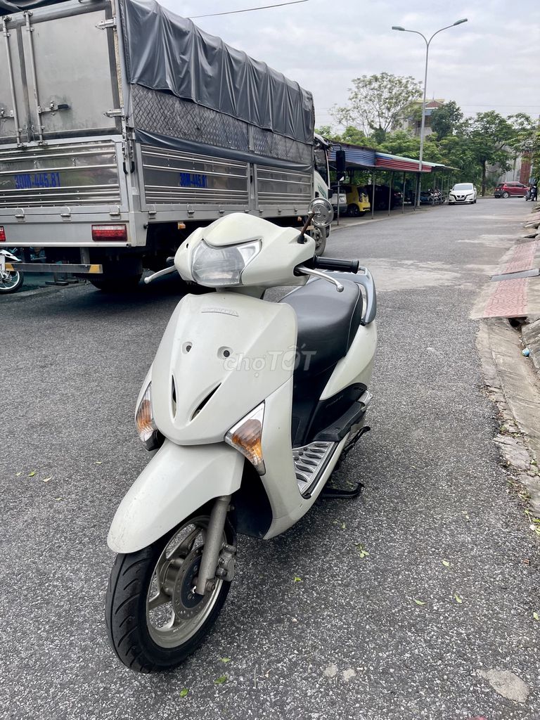 Xe máy Honda Lead màu trắng tiết kiệm nhiên liệu. Mua bán Xe máy tại Huyện An Dương Hải Phòng được đăng bởi Damvan hình 1