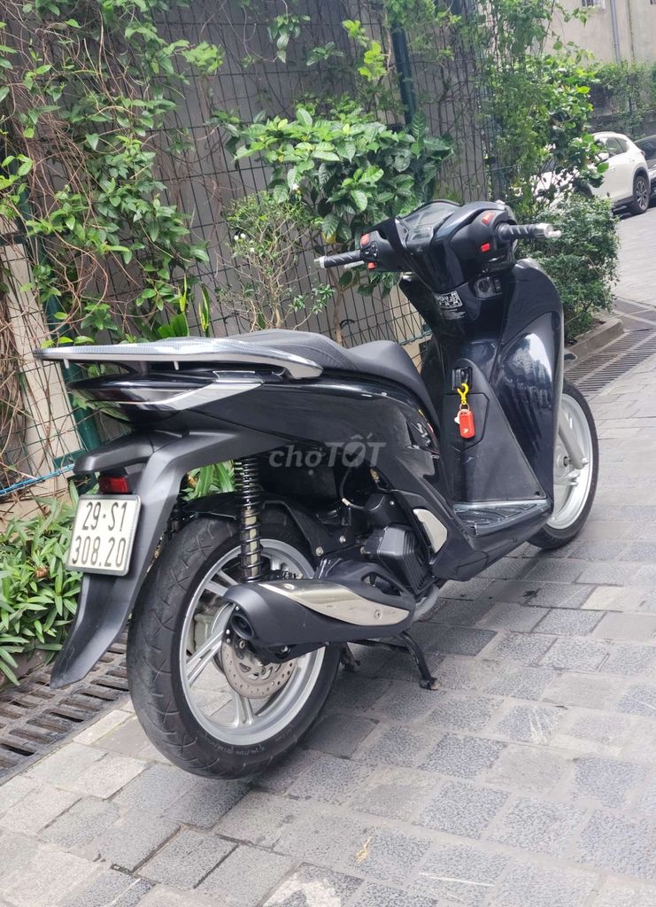 Sh 150cc đen sport biển Hà Nội chínhchu. Mua bán Xe máy tại Quận Ba Đình Hà Nội được đăng bởi ly hình 3