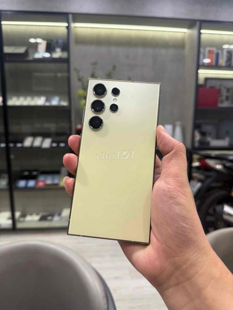 Samsung Galaxy S24 Ultra 256GB Vàng Hàn Quốc 99%. Mua bán Điện thoại tại Quận 8 Tp Hồ Chí Minh được đăng bởi CA REM BÁN TÁO hình 1