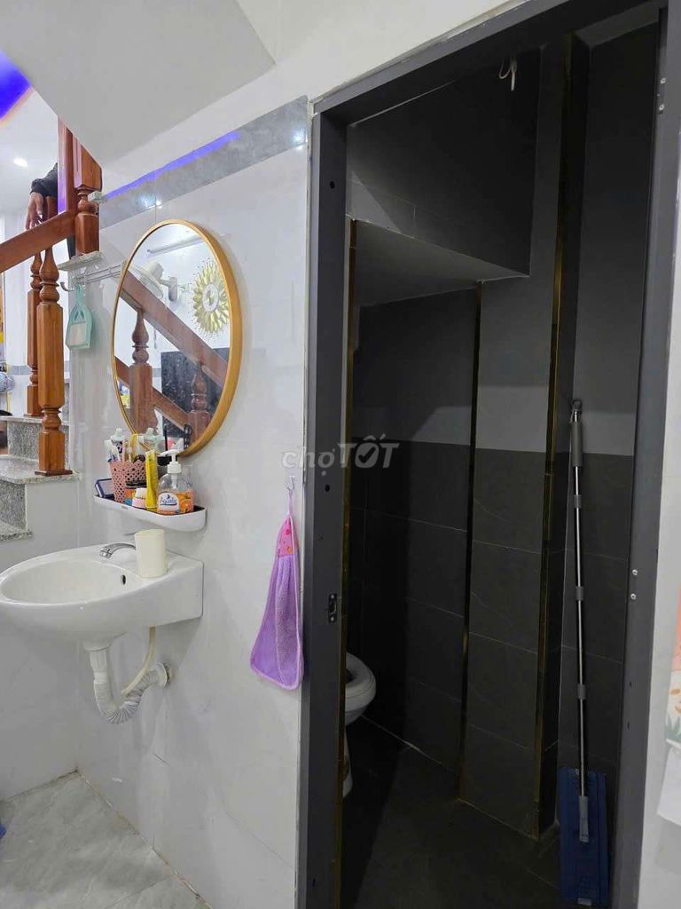 Nhà hẻm cạn lê hồng phong - trung tâm quy nhơn Nhà hẻm cạn lê hồng phong - trung tâm quy nhơn