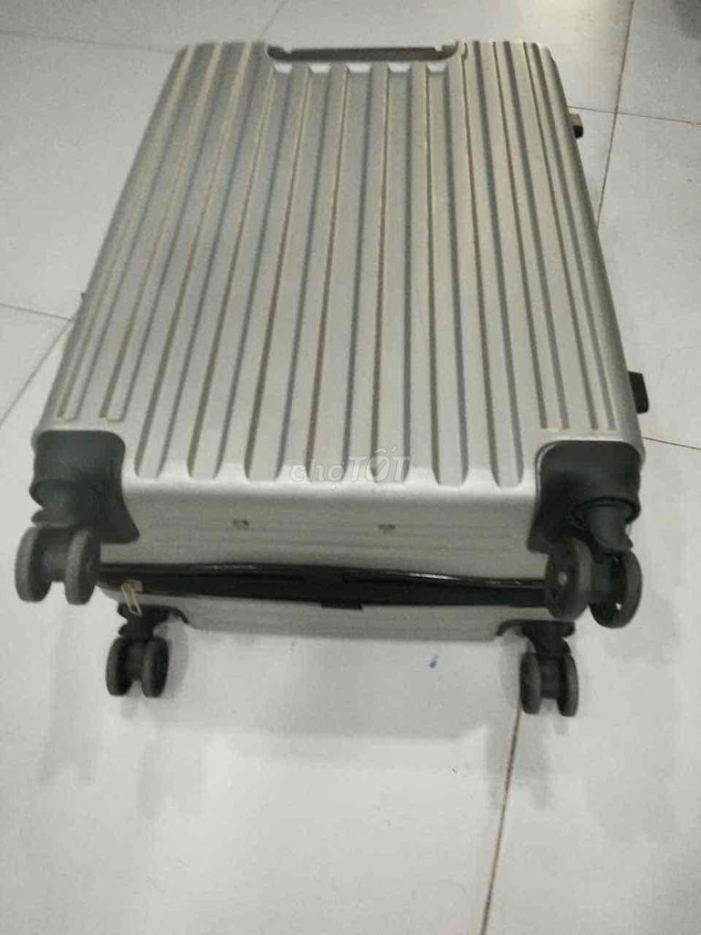 Vali màu Xám size Lớn Mới. Mua bán Túi xách tại Quận Tân Bình Tp Hồ Chí Minh được đăng bởi Heo con hình 1