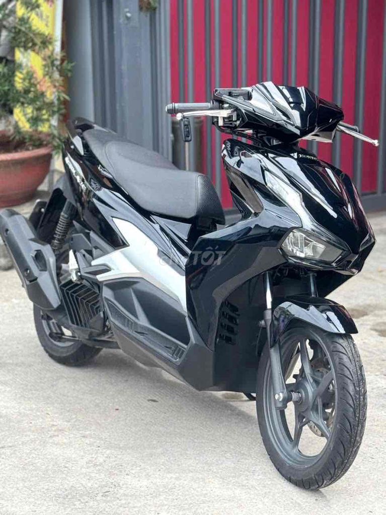 Honda Air Blade 125 2024 черный глянцевый от собственника