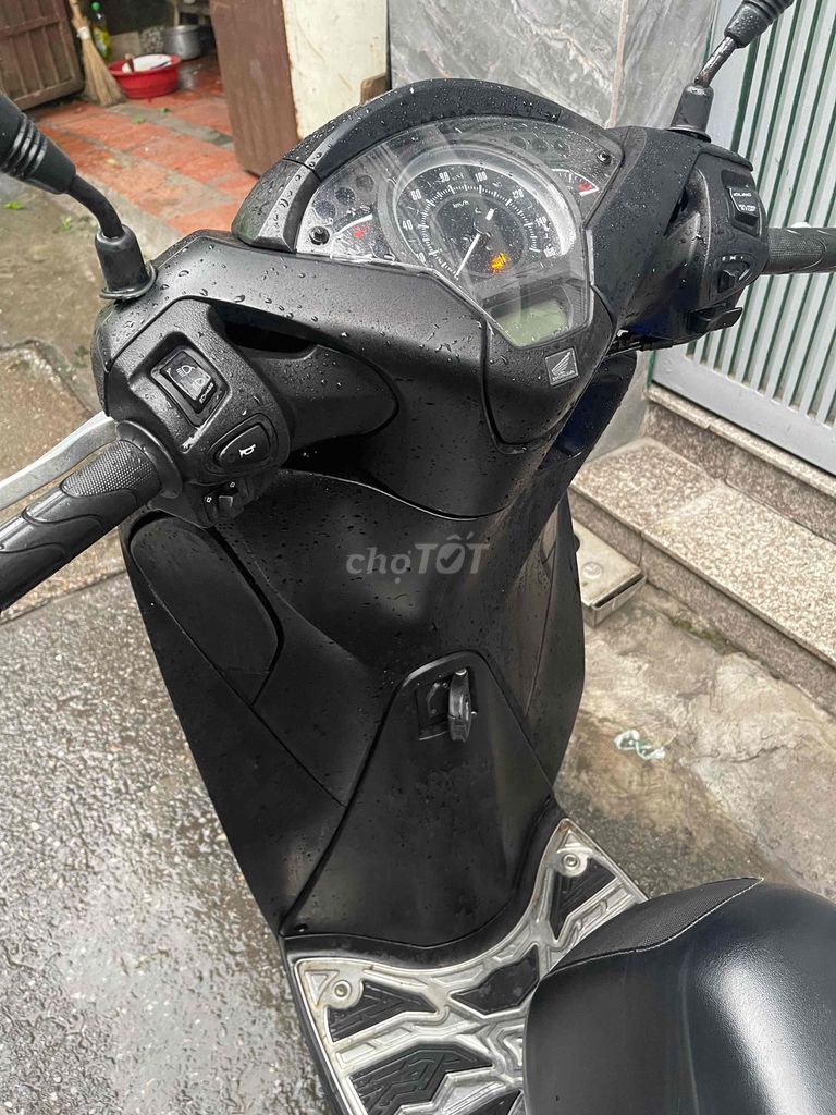 SH 125 2018 Đen Nhám Nguyên Zin Đi Ít Cực Chất Ạ. Mua bán Xe máy tại Quận Hoàng Mai Hà Nội được đăng bởi Tuấn Giang hình 9