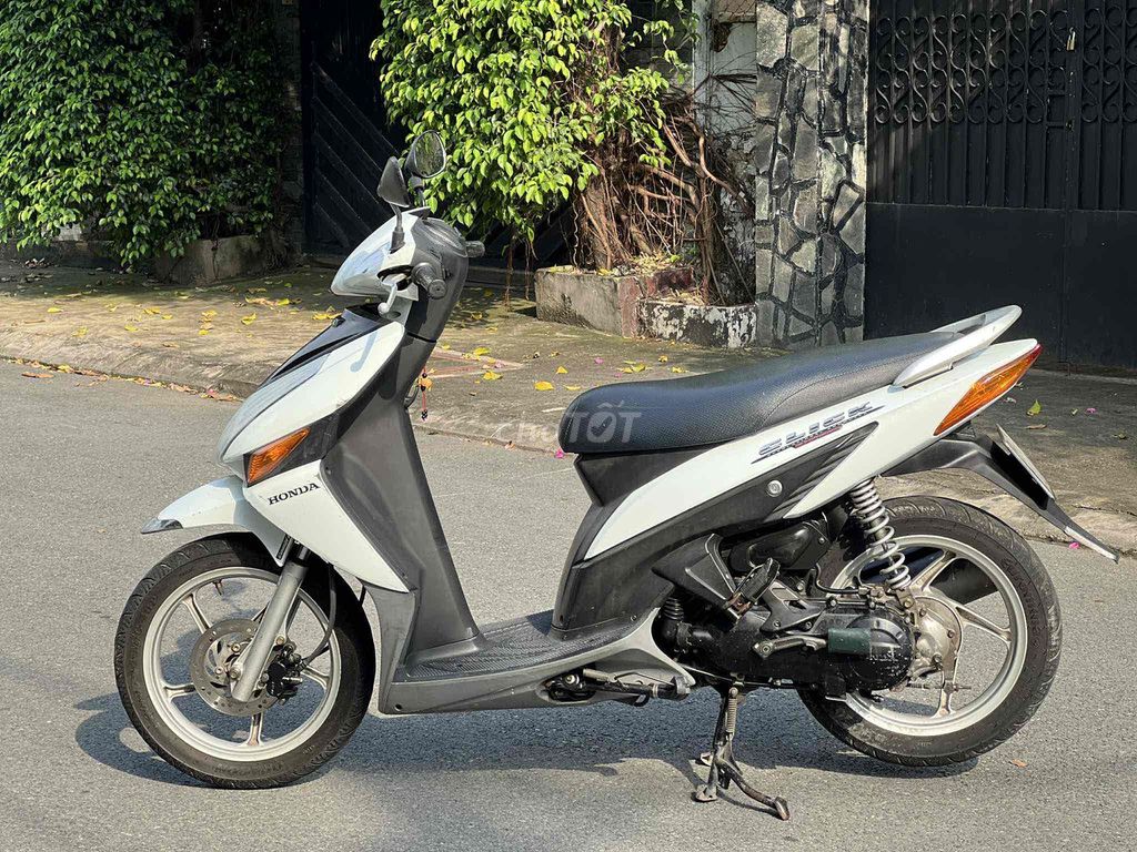 🌈Xe Honda Click 2010 màu trắng đen mới  len ken 95. Mua bán Xe máy tại Thành phố Thủ Đức Tp Hồ Chí Minh được đăng bởi Nguyễn Thanh Bình hình 3