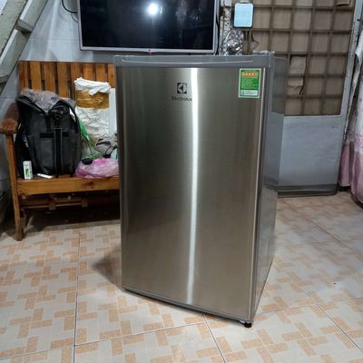Tủ lạnh Electro D982P4 nhỏ gọn 1ngăn, đời mới.