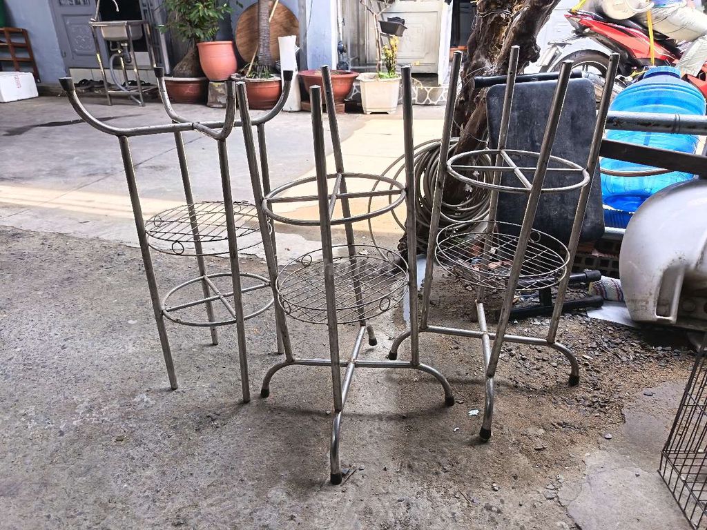 Kệ để chậu cây Kim loại Bạc. Mua bán Cây cảnh, đồ trang trí tại Thành phố Thủ Đức Tp Hồ Chí Minh được đăng bởi Susu hình 1