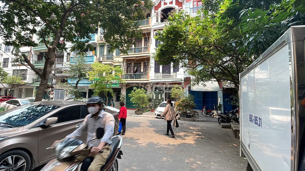 Chính chủ bán căn hộ tại E681 ngõ 97 Văn Cao, Hà Nội