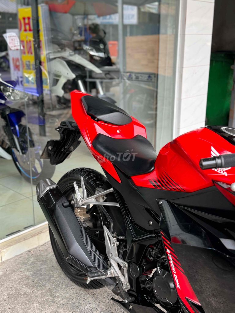 Cần bán Honda CBR150R 2021 Biển 60 9 chủ Xe zin. Mua bán Xe máy tại Quận Bình Tân Tp Hồ Chí Minh được đăng bởi Việt Motor Bình Tân hình 3