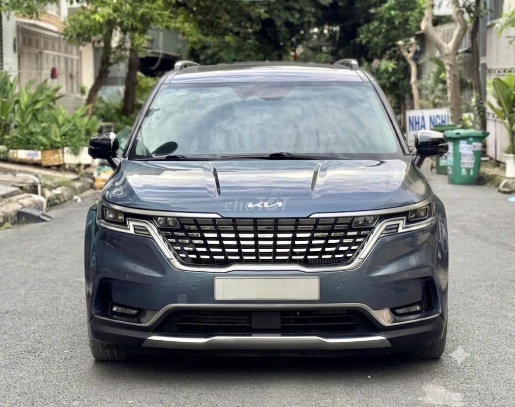 Kia Carnival Signature 2022, серый, 20 000 км