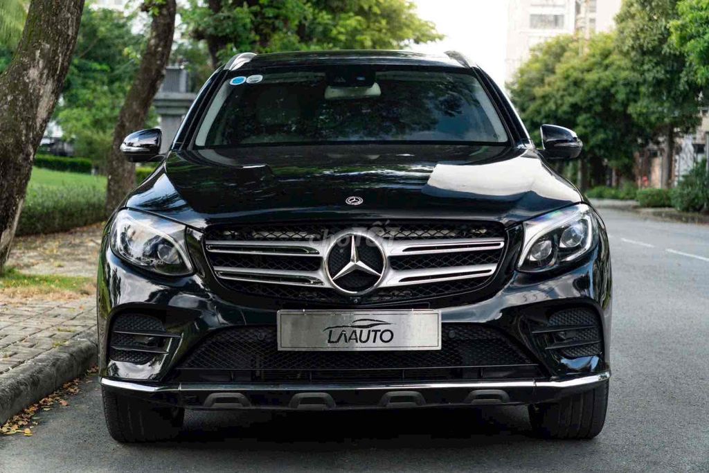 GLC300 4Matic Sx 2017 . Đen - Kem . Giá : 8xxtr. Mua bán Ô tô tại Quận 7 Tp Hồ Chí Minh được đăng bởi Thái LA Auto hình 1