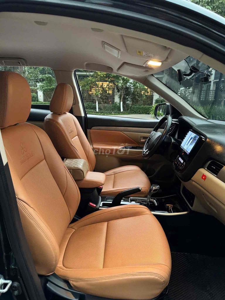 Mitsubishi Outlander 2018 CVT 80000 km. Mua bán Ô tô tại Quận Cầu Giấy Hà Nội được đăng bởi TRUNG HIẾU AUTO hình 16