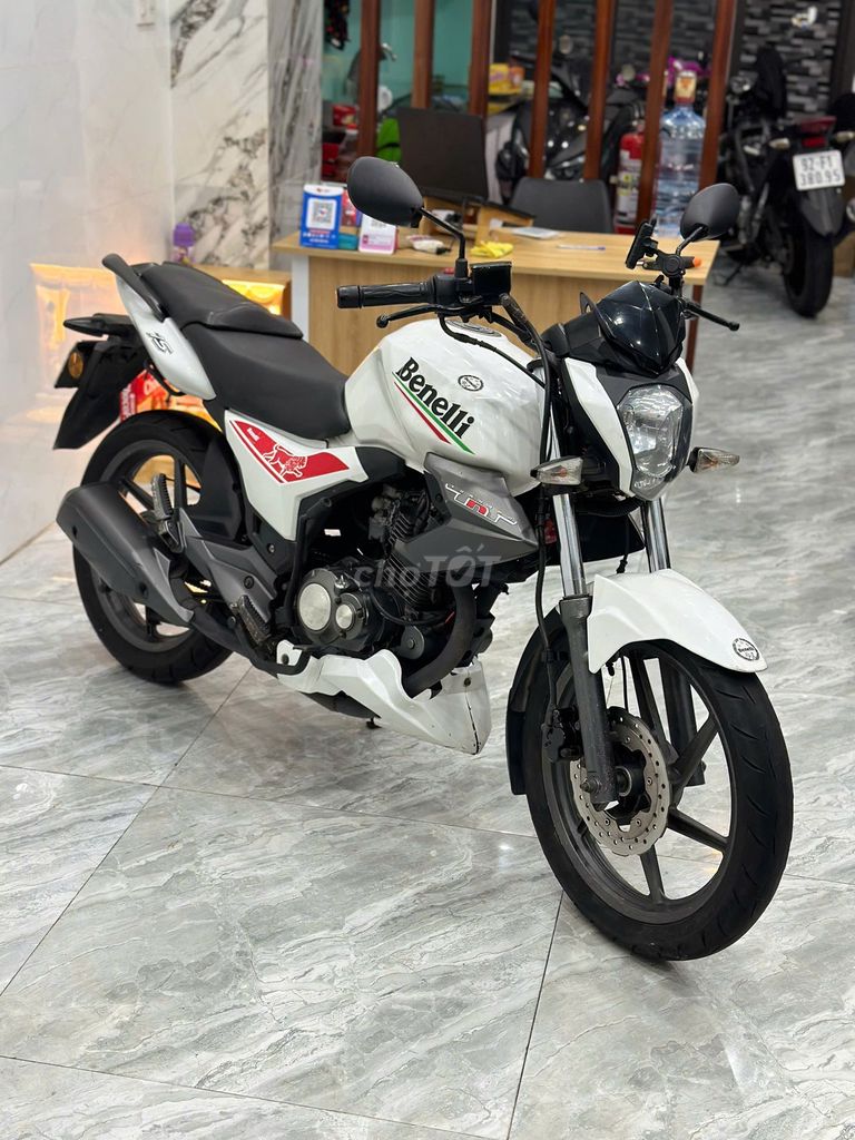 Xe máy Benelli TNT 150 màu trắng nguyên zin. Mua bán Xe máy tại Quận Thanh Khê Đà Nẵng được đăng bởi Xe Máy Đức Vũ 658 Trần Cao Vân hình 2