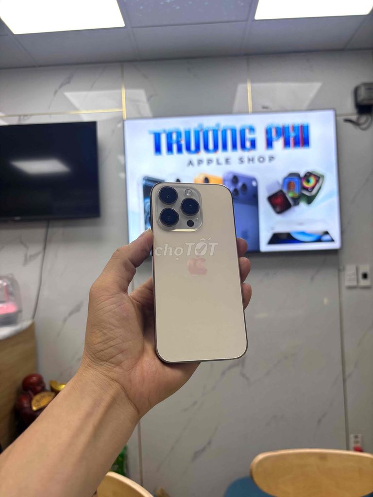 Apple iPhone 14 Pro 256GB Vàng Quốc tế. Mua bán Điện thoại tại Quận Sơn Trà Đà Nẵng được đăng bởi Diễm Diễm hình 1