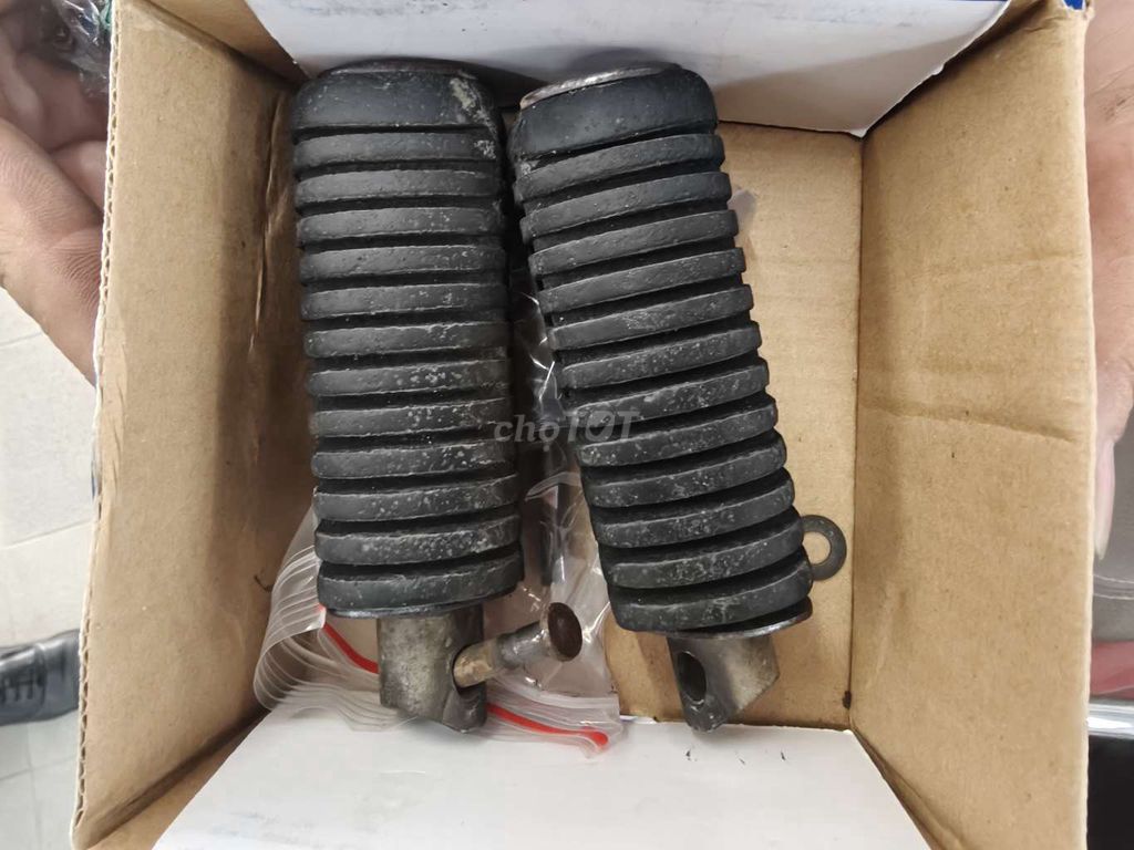 Đồ gác chân xe super dream zin theo xe. Mua bán Phụ tùng xe tại Thành phố Vĩnh Long Vĩnh Long được đăng bởi Võ Hữu Quí hình 1