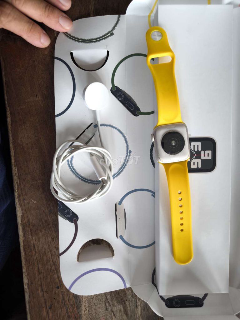 Apple Watch SE Trắng. Mua bán Thiết bị đeo thông minh tại Huyện Nhà Bè Tp Hồ Chí Minh được đăng bởi Bằng hình 1
