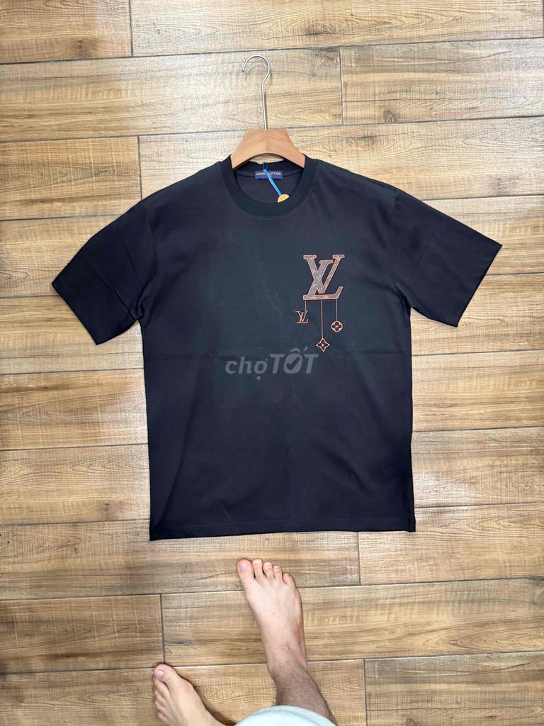 Áo thun Louis Vuitton nam Cotton size L, XL. Mua bán Quần áo tại Huyện Chương Mỹ Hà Nội được đăng bởi Nguyễn Thắng hình 1